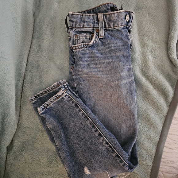 Forever 21 Kids Size 5-6 Blue Relaxed Fit Distressed Jeans - Picture 7 of 10